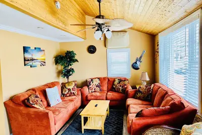 Image de Upscale and Cozy Ocean Block Home w/ Free Parking & Beach Badges