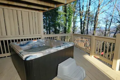 Image de Bearfoot Lodge - Pets Welcome & Hot Tub