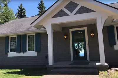 Image de The Silver Hilton on Lake Superior! With Bungalow