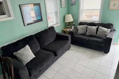Image de Relaxing Ocean Block Retreat w/ Free Parking, Outdoor Shower & Badges