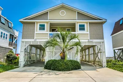 Image de Summer Breeze - Four-Bedroom, Two-Bath Oceanfront Beach House in Gcb