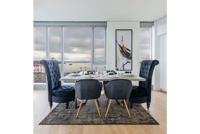 Image de Executive Penthouse with 4-point View Live Work 97 Walk Score 100 Transit Score