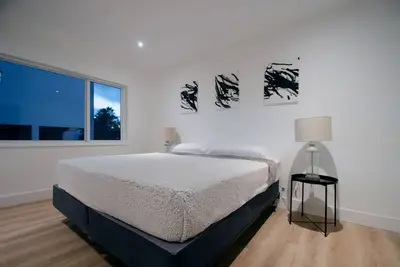 Image de Modern Apart beside canal, near beach w/parking