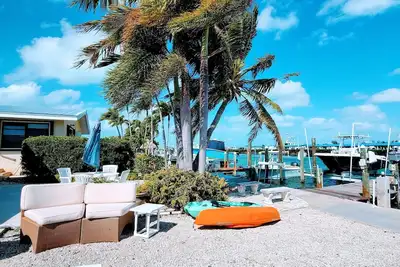 Image de Waterfront Bring Your Boat Cabana Club Membership Included