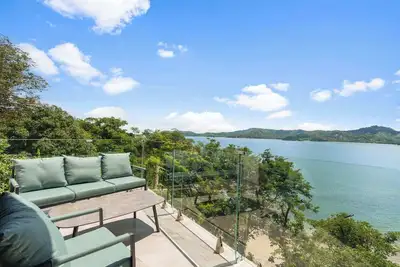 5-Bd Beachfront, Ocean-View Hillside Home
