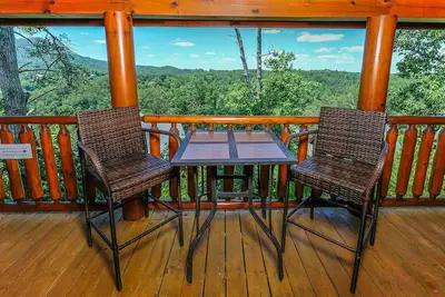Image de Still Life - Mountain Views and Hot Tub