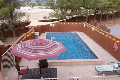 Image de Rustic Death Valley Lodge Home 3Bd2 Ba Pool Fire pit