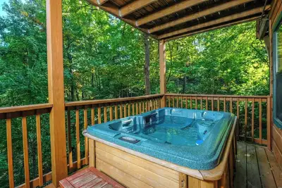 Image de Peaceful Wooded Scenery, Hot Tub, Fireplace, Pets Welcome! - A Bear's Pause -