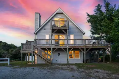 Image de Updated Home with Ocean View - with Private Pool and Hot Tub