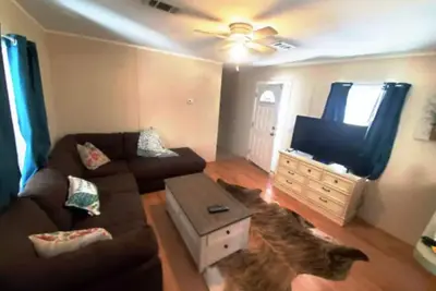Image de Cozy quiet home close to tourist attractions & airboating. Pet-friendly!