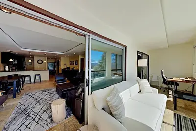 Image de Gorgeous Remodeled Condo With Views Of Mammoth Mountain! (Unit 309 at 1849 Condos) by RedAwning