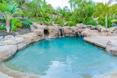 Image de New! ! ! Gorgeous backyard Oasis on a 38, 400 sf lot with 2800 sf home. See Video! !