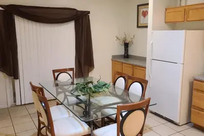 Image de 3 bdrm home close to M Resort & Raiders Training Camp