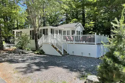 Image de 2 bed, 2 bath, steps from lake and activities, 24 Purple Rd, Point Sebago Resort