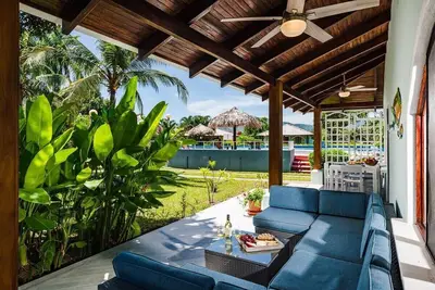 Image de Poolside villa, near beach, large private patio