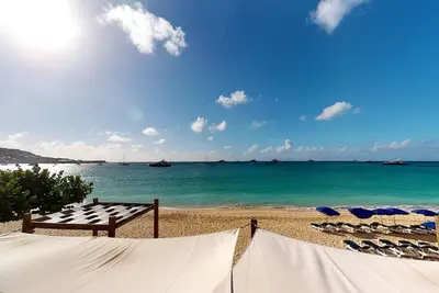 Image de Beau 3 Bedroom Beachfront Condo situé au Beach Club de Coco!