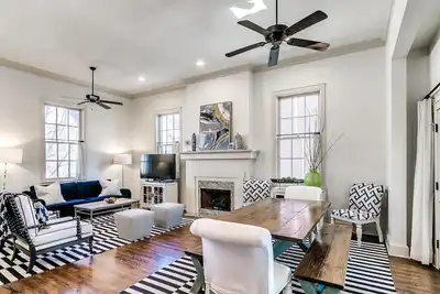 Image de Carlton Landing! Cozy getaway close to dock and town center!