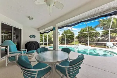 Image de Pool Home in the Sandpiper Bay Resort area!