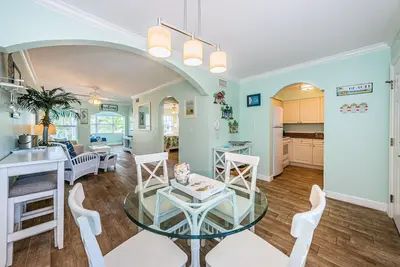 Image de Wow! Beautifully Renovated Condo at Barefoot Beach Resort - Unit C203!
