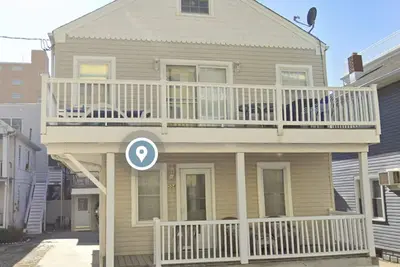 Image de Steps from the Beach