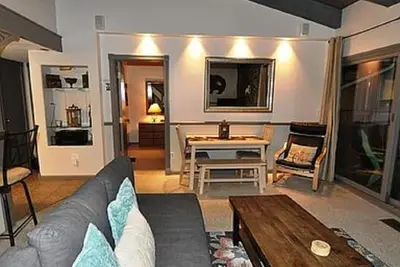 Image de 2 Bed/2 Bath Condo, Perfectly located within steps to the ski slopes and village