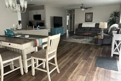 Image de Modern Comfort & Prime Location in The Villages – Golf Cart Included!
