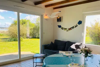 Image de Maison de pĂŞcheur dans un jardin sur la mer