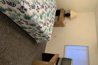 Image de Curley's, E - Motel - 1 Queen / 3 Single / Kitchen