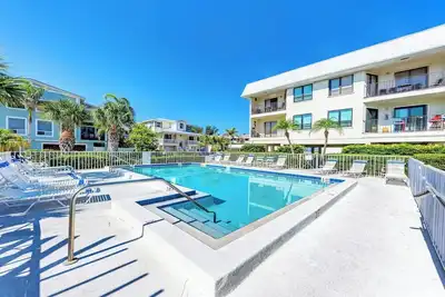 Image de Beach Waves-Private Beach Access-Heated Pool-Two Balconies-Free Wi-Fi