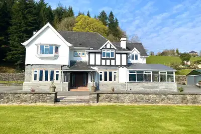 Image de Pengwern, pet friendly, with hot tub in Llanrwst