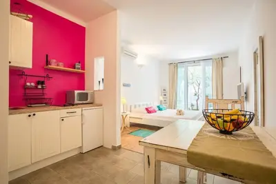 Image de Zlatni Bol Apartments - Studio S2 no2 Private Terrace & Private Garden