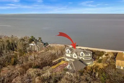 Image de True luxury Bayfront living in your own secluded setting nestled in the dunes of Cape May Beach!