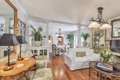 Image de Tropical Designer House in the Heart of Antique Row Wpb\n5 min to the beach