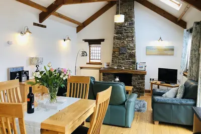 Image de Appledore - Stables - A couples delight! One bed cottage with parking and wifi!