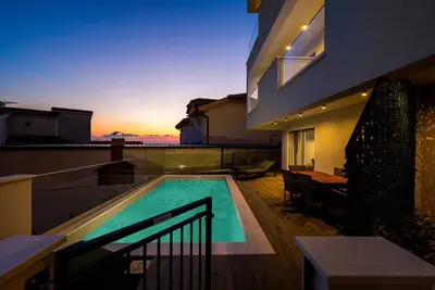 Image de Luxury two-floor app with private pool Aquarelle 1