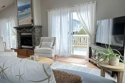 Image de 5-bedroom canal-front home, with short walk to beautiful South Bethany Beach.