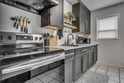 Image de Cozy Modern Home in Central Okc with Fire Pit, Grill, Outdoor Games - The Stoppe