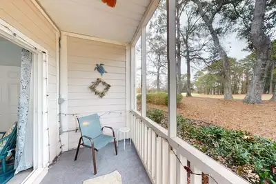 Image de Light and bright 1st floor condo in Sunset Beach | Rc 1802