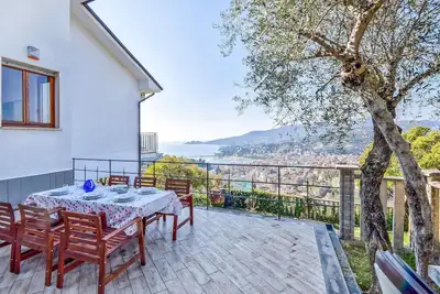 Image de Belle maison Ă Rapallo avec cuisine
