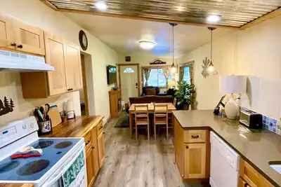 Image de New cozy 2Br/2Bath cabin near Mount Rainier! ! ! !