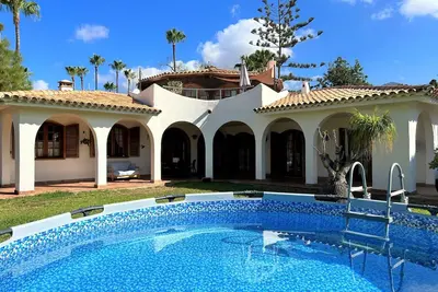 Image de Maison de vacances privée avec Wifi, piscine privée, Tv, patio, vue panoramique, parking