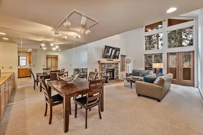 Image de 5 McCloud - Bright and Quaint Living