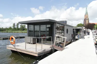 Image de Houseboat Fjord Serina with bio-sauna and roof terrace in Schleswig