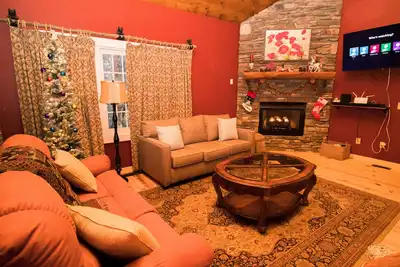 Image de Beech mtn club member, hottub, . 5 mile Beech mtn ski slops, overlook Barn