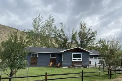 Image de Elk Haven House - Less than 5 min from Yellowstone Park! Beautiful views!