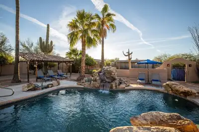 Image de Lux 5br in Scottsdale: Pickleball, Pool & Golf!