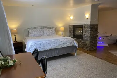 Image de Honeymoon Suite with Large Jetted Tub