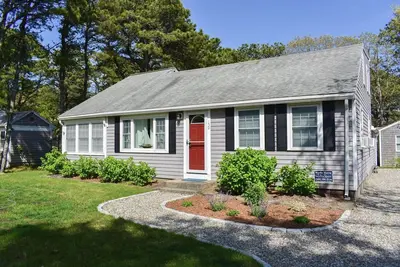 Image de Spacious 3 bedroom home walking distance to beach