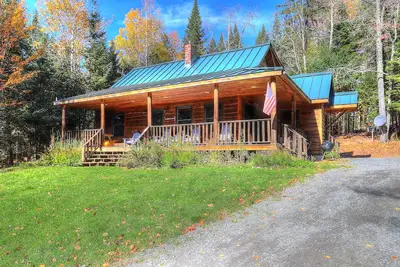 Image de Timber Lodge 4 Bedroom\/2 Bath home - great for snowmobiling and short drive to Saddleback Mountain!