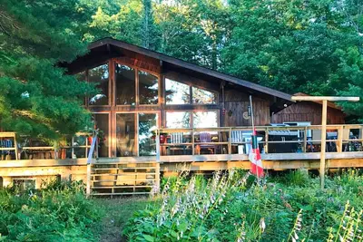 Image de Beautiful 3 Bedroom Lakefront Cottage